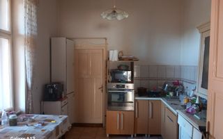 Ag BRASADAS vinde casa 4 camere cu teren 8 ari in zona CENTRALA. - Poză 1