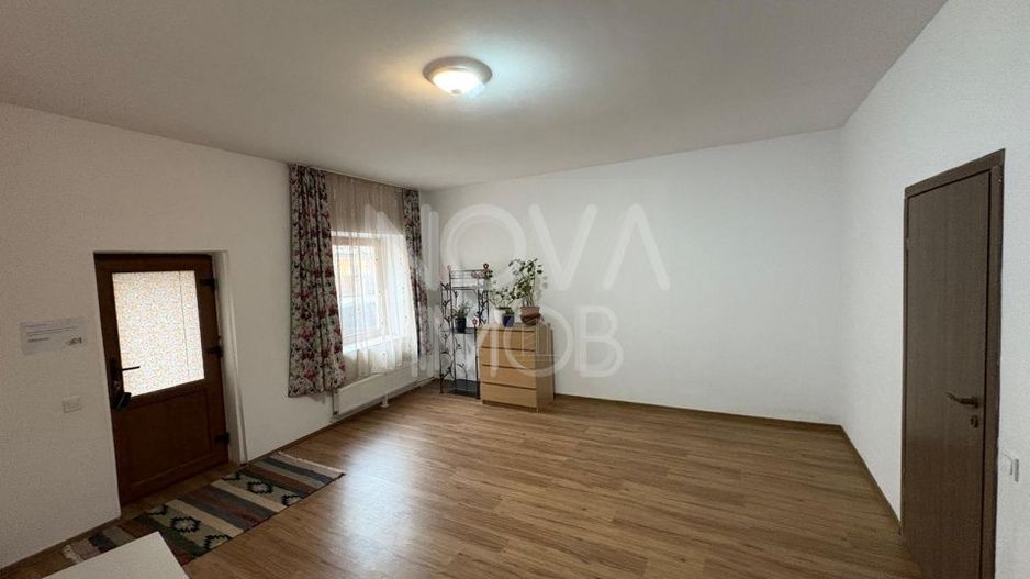 Casa de vanzare 200 mp cu spatiu comercial la parter, strada Lunga - Poză 17
