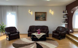 Case cu 7 camere, curte proprie + spălătorie, în Sighetu Marmației - Poză 4