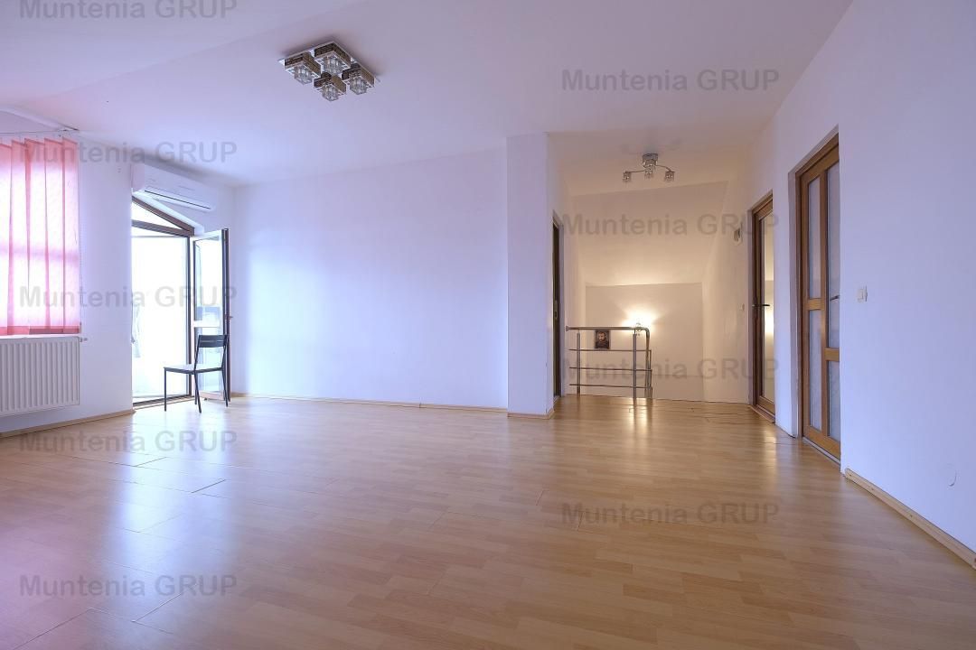 DOBROESTI - Str. Doinei, vila P+E+M, 6 camere, 3 bai cu fininsaje LUX - Poză 19