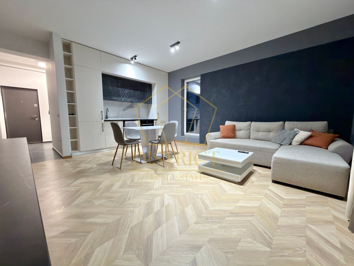 Apartament cu 2 camere mobilat si utilat cu gradina de 30mp in Braytim la asfalt - Poză 2