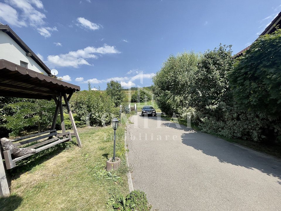 Casă cochetă cu teren generos și panoramă Chinteni - Poză 25