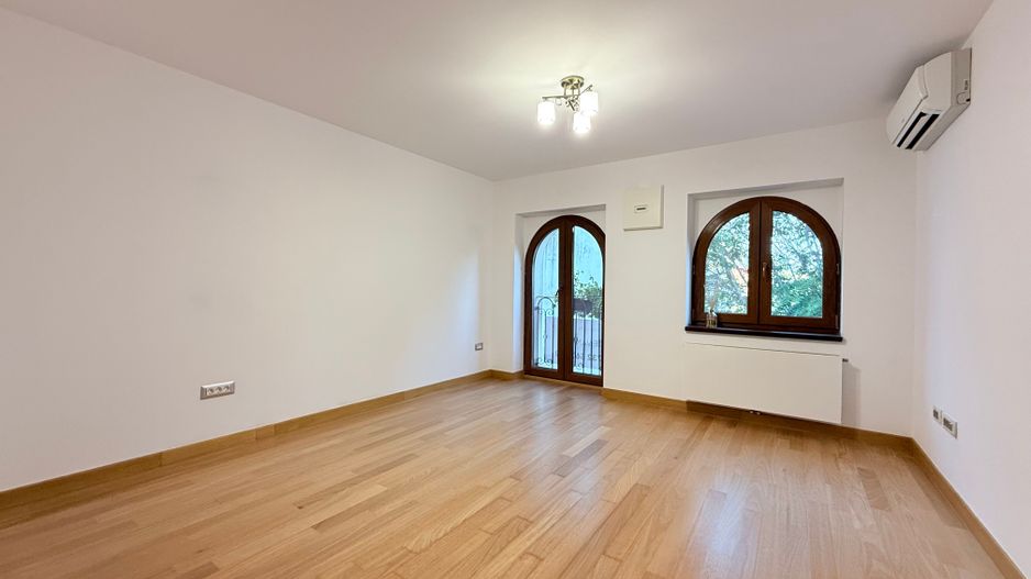 Vilă elegantă cu teren de aproximativ 1.000 mp - Poză 14