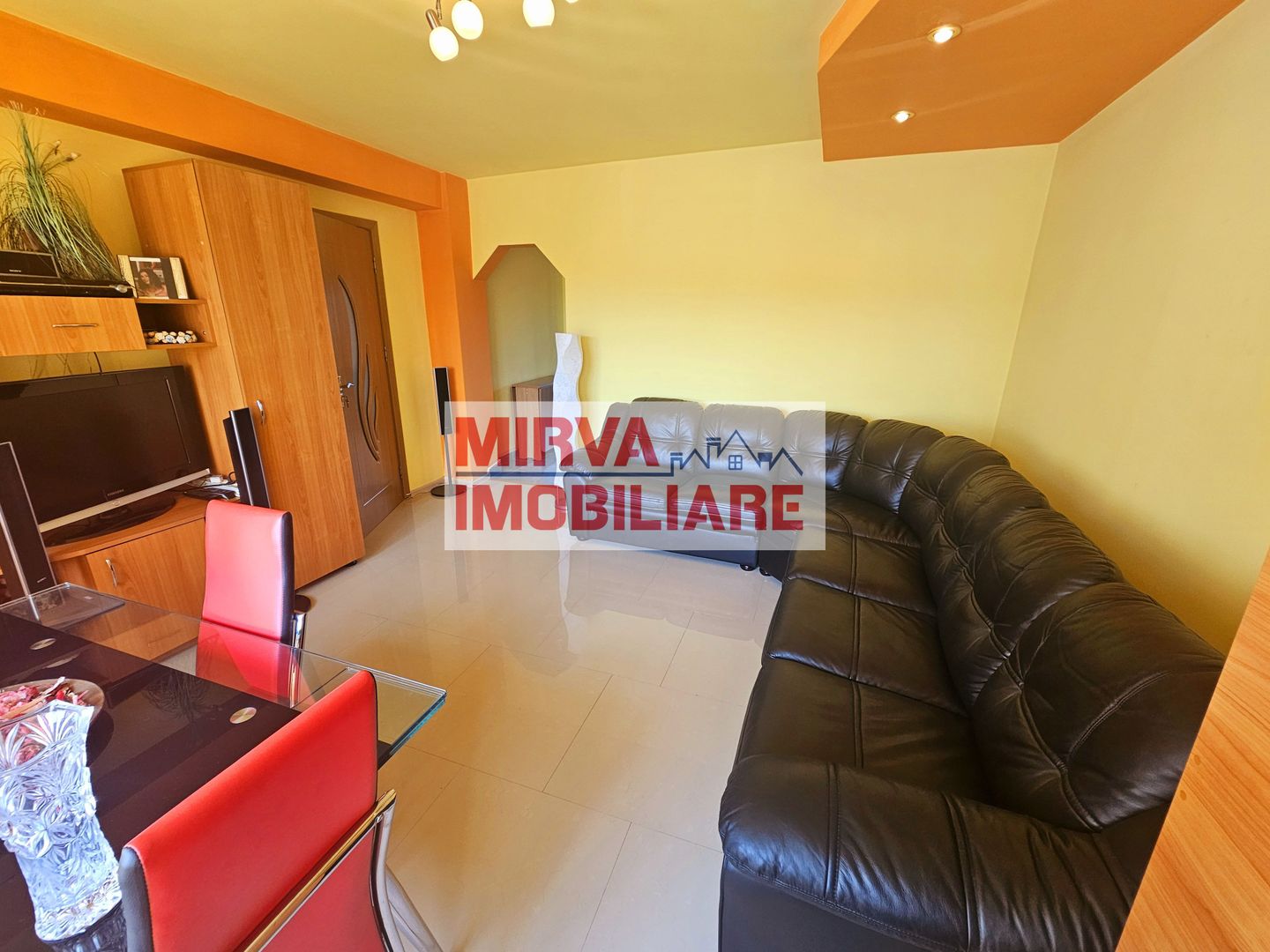 Vanzare apartament 2 camere, mobilat si utilat, in Plopeni - Poză 1