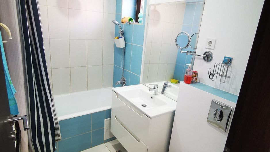 De vanzare apartament 3 camere, micro 39, 76.000 euro negociabil - Poză 3
