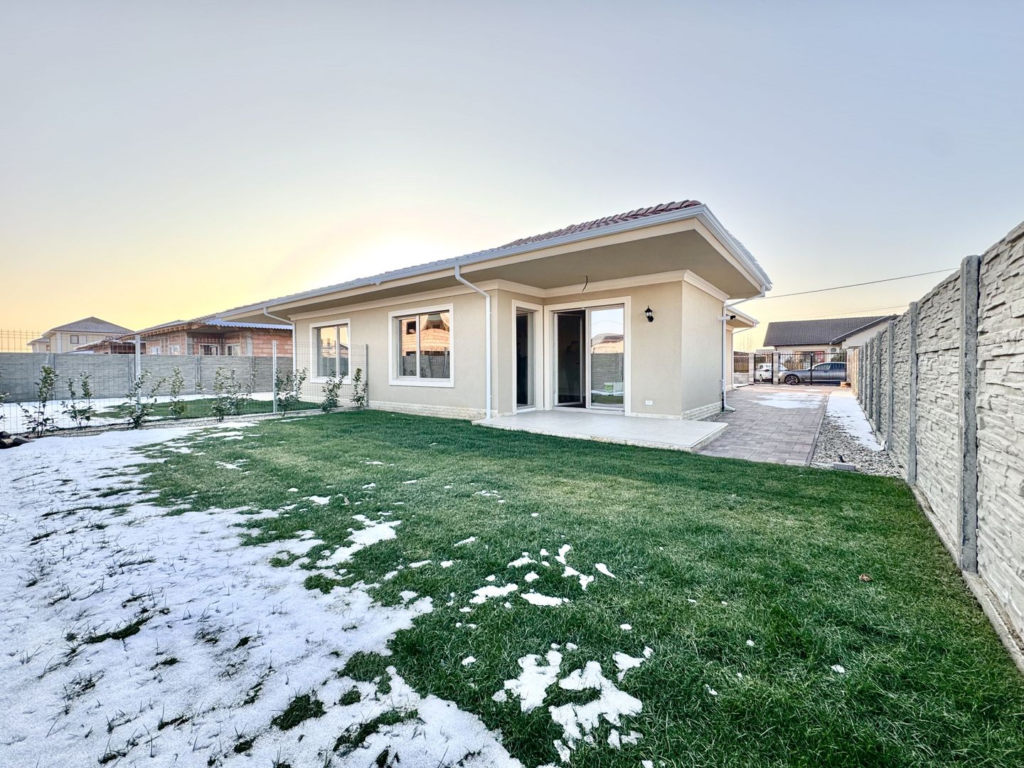 Duplex modern cu grădină, la intrare în Moșnița Nouă - Poză 27