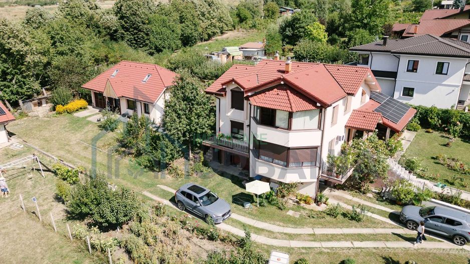 Proprietate generoasă în Bucium, Iași – casă de 300 mp cu teren și construcții secundare - Poză 3