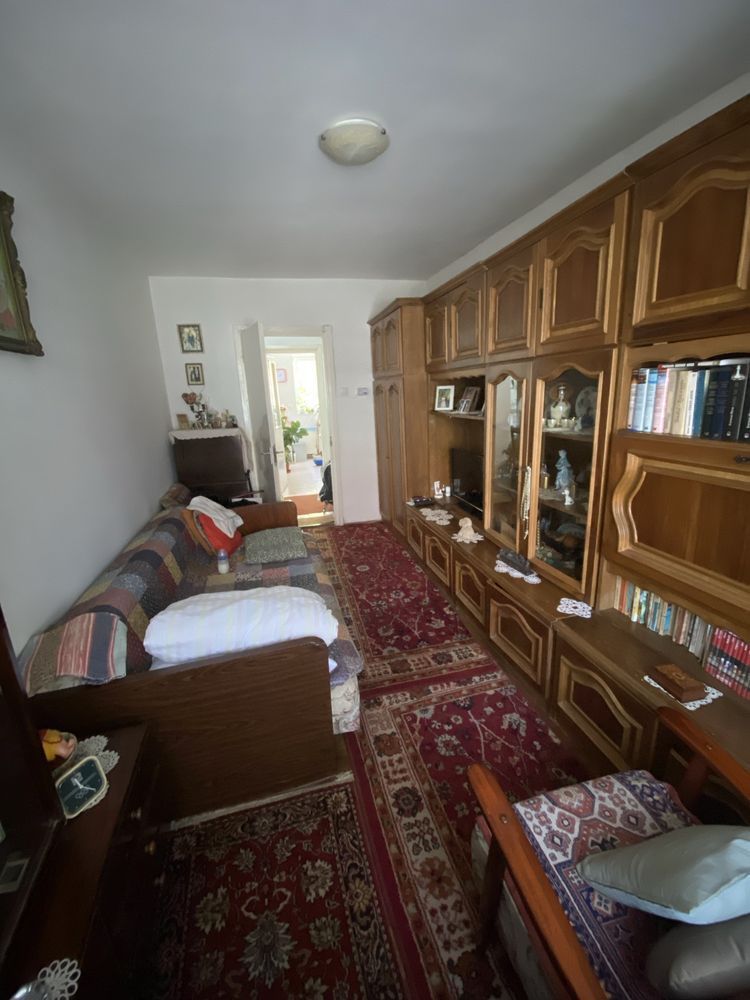 BRASADAS vinde ap 2 cam etaj 1 zona CENTRALA cu garaj. - Poză 2