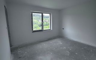 Casa Finisata 164 mp con.-teren 400 mp-garaj-1 km de Podul Jelnei - Poză 4