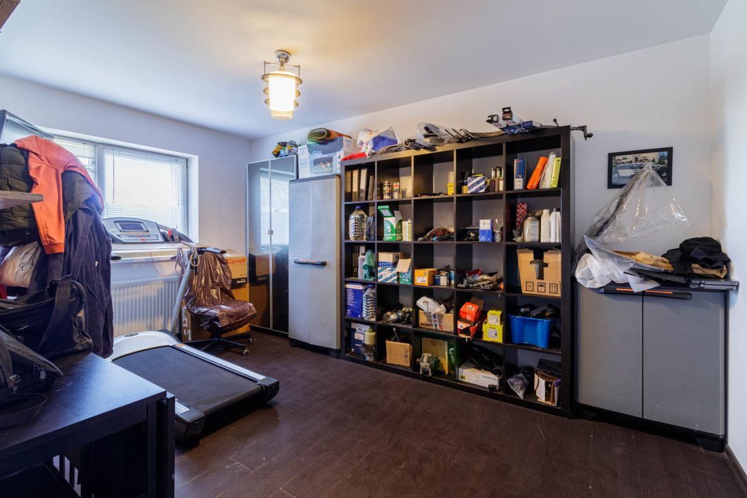Clădire Modernă, Ideală pentru Locuință sau Afacere, cu Terasă Panoramică - Poză 17
