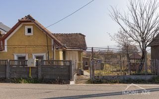 Casă spațioasă cu potențial de renovare și personalizare, în Viișoara - Poză 1