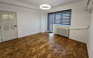 Închiriez apartament 4 camere, nemobilat, Unirii - Poză 1