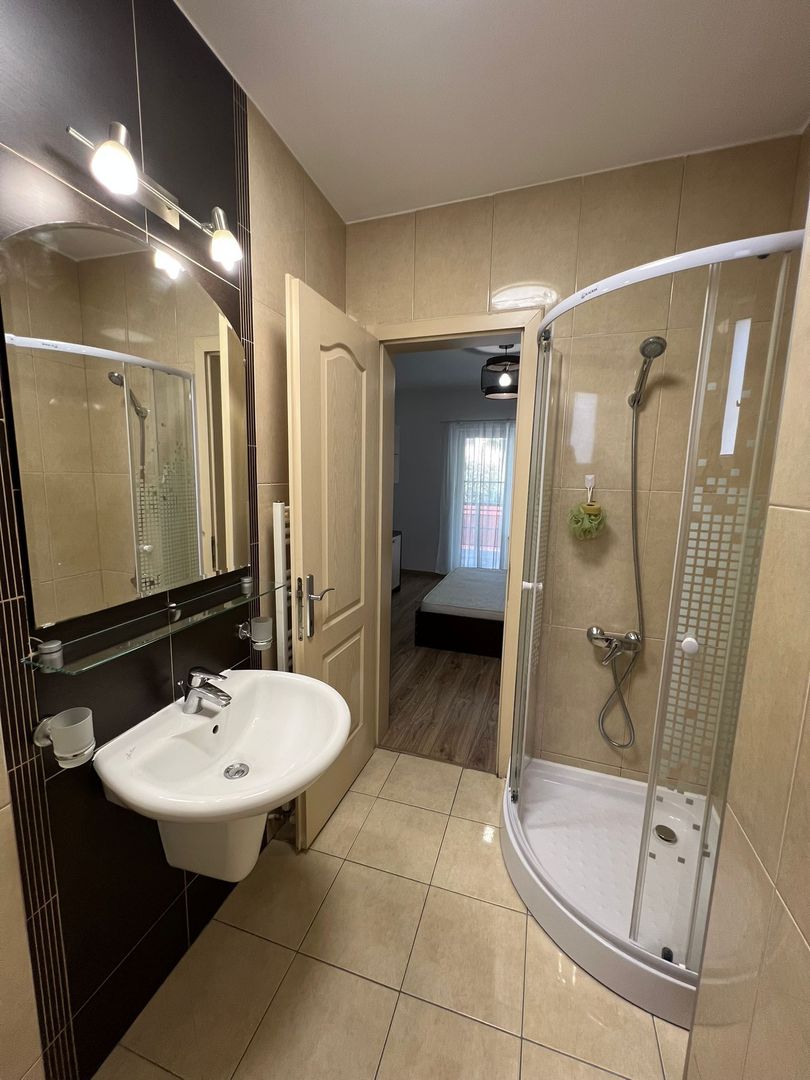 De inchiriat! Apartament spatios, zona exceptionala! - Poză 10