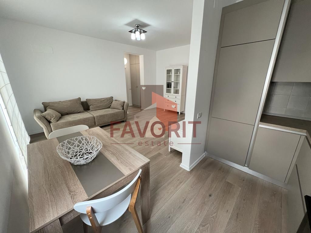 Mobilat si utilat. Vedere la padure. Parcare cu bariera - Poză 3