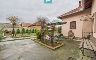 Casă renovată în localitatea Comănești, Arad - Poză 19