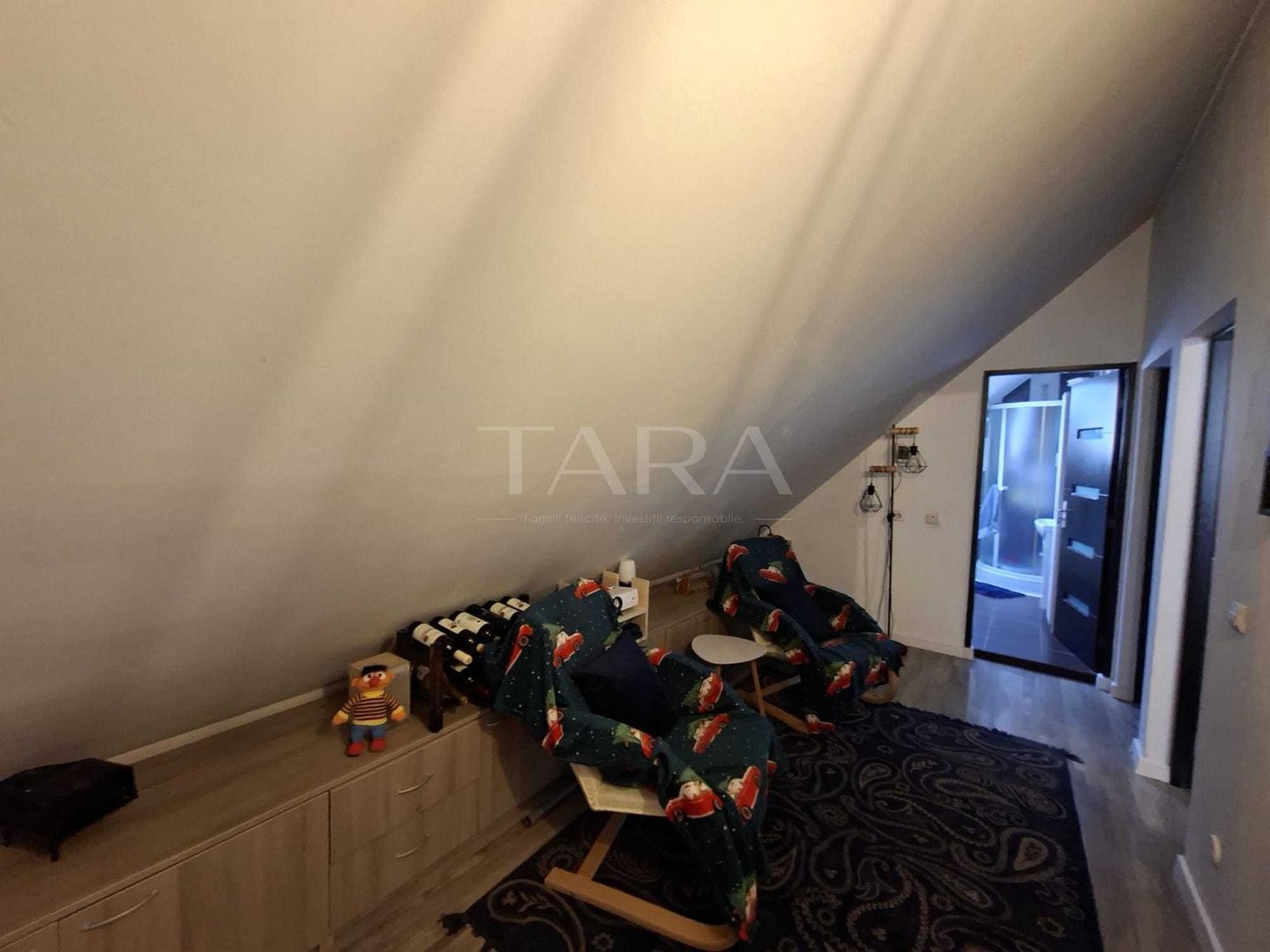 Apartament spațios pe 2 niveluri, complet mobilat și utilat. - Poză 6