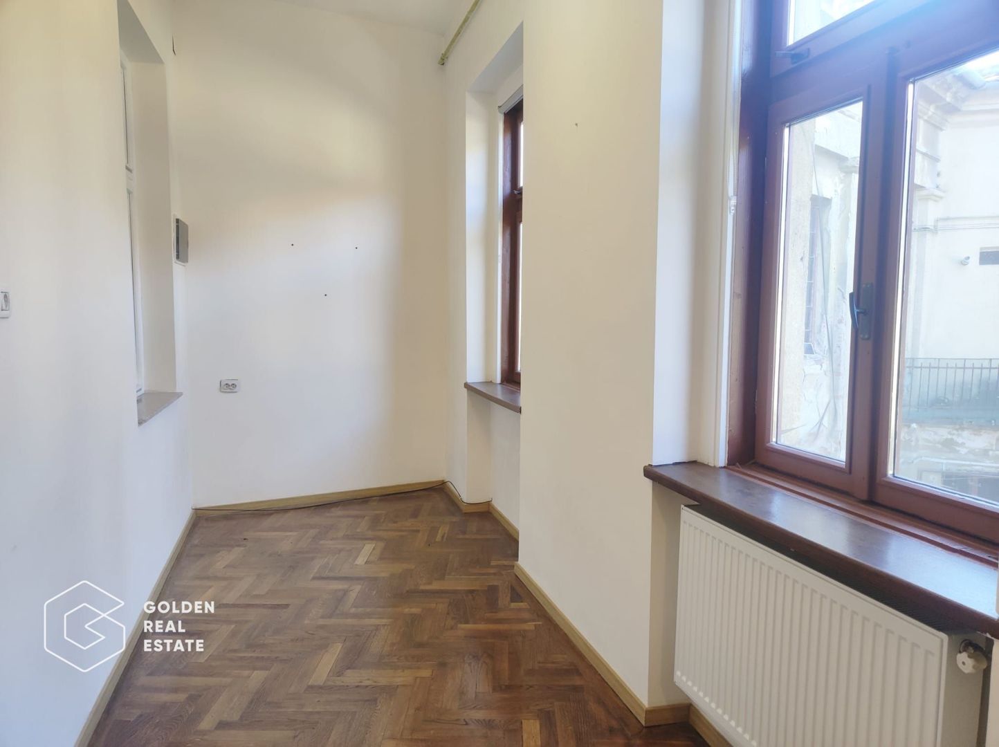 Apartament cu 3 camere, spatiu interior mare, renovat integral, Bld, Revolutiei - Poză 8