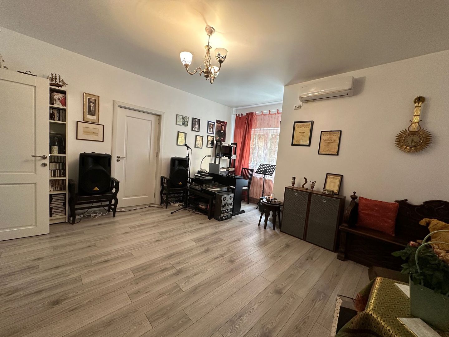 APARTAMENT COMPLET RENOVAT FOISORUL DE FOC - Poză 1