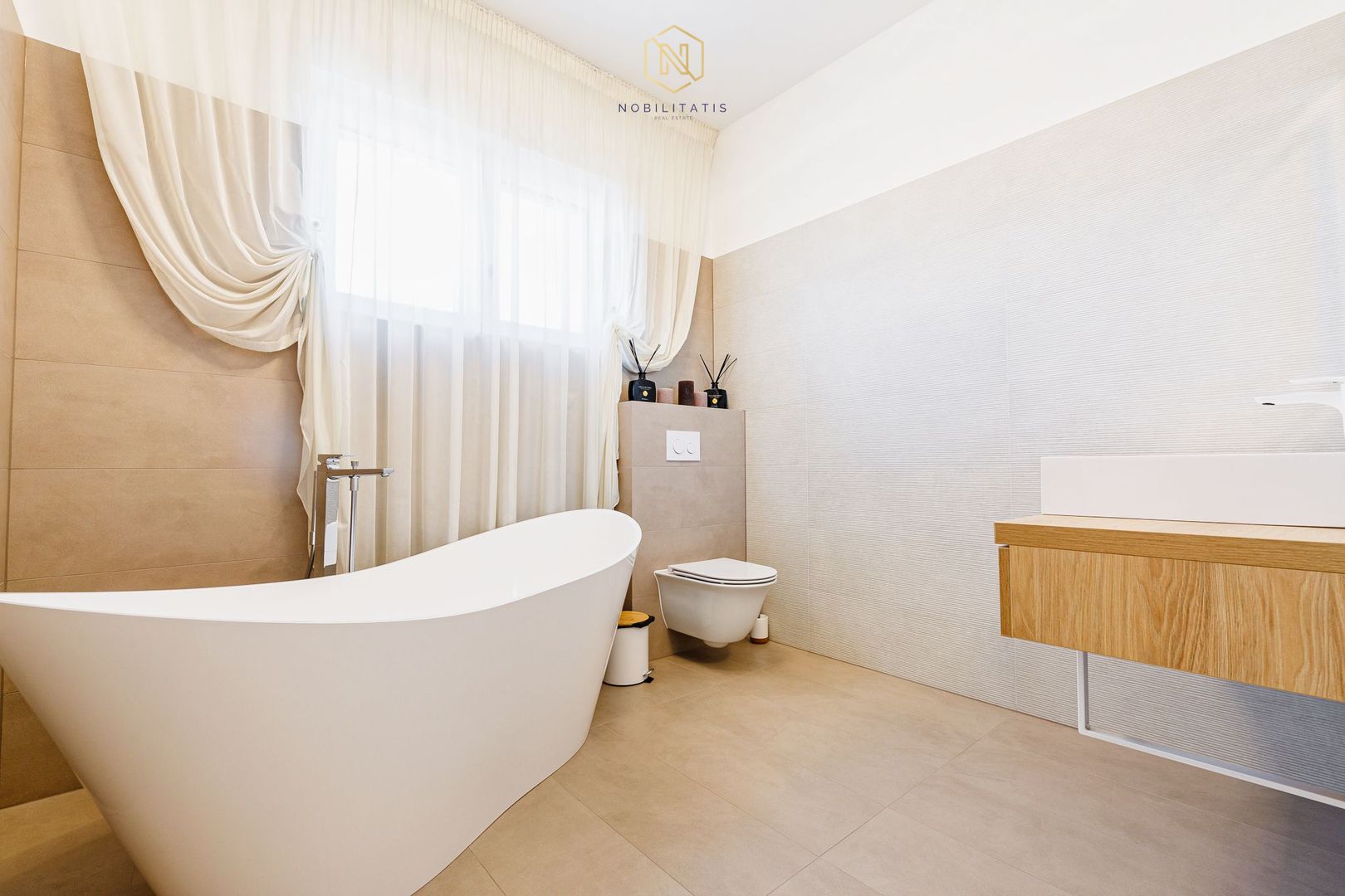 O Capodoperă Arhitecturală, Oferind Eleganță și Confort - Dumbravita - Poză 11