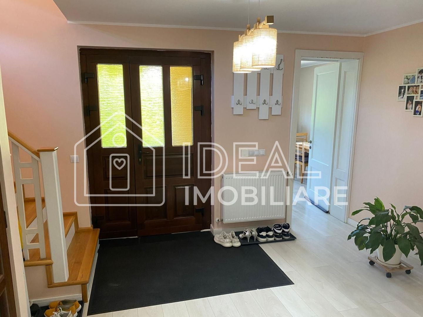 Casă de vânzare în Cisnădie – mobilată, utilată, cu garaj și priveliște spre mun - Poză 6