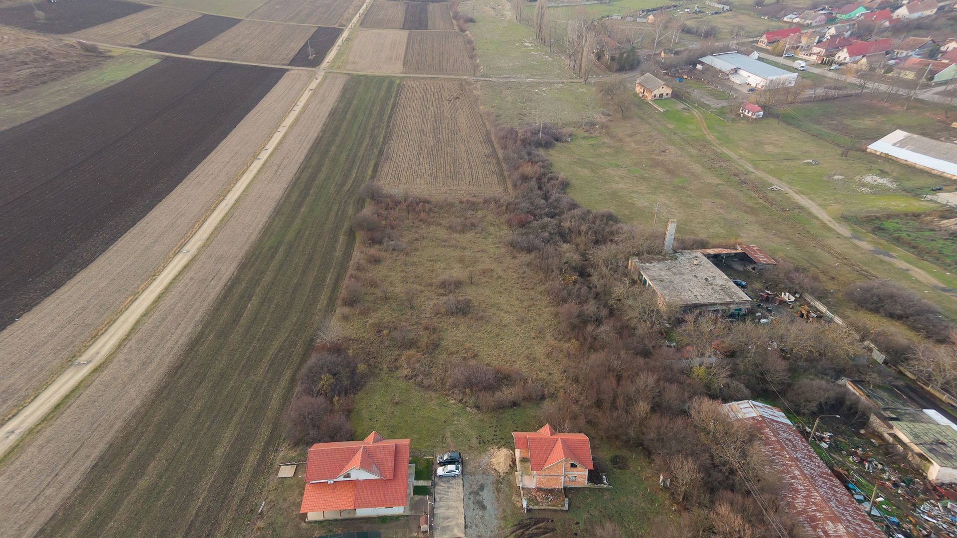 Teren de 444 mp la intrare în Chișineu Criș - Poză 1