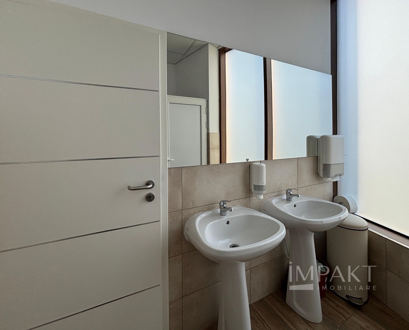 Spațiu comercial modern, zona-centrala complet amenajat pentru birouri - Poză 12