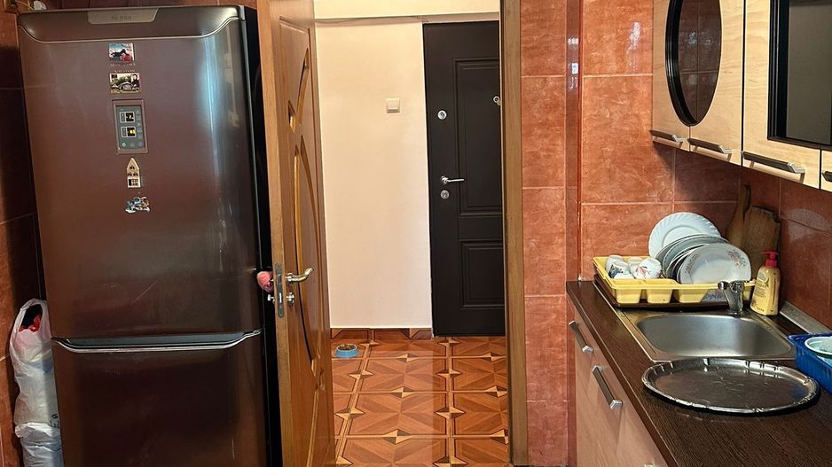 Apartament 3 camere, Decomandat. Bld. Al. Obregia, zona Vatra Dornei. - Poză 9