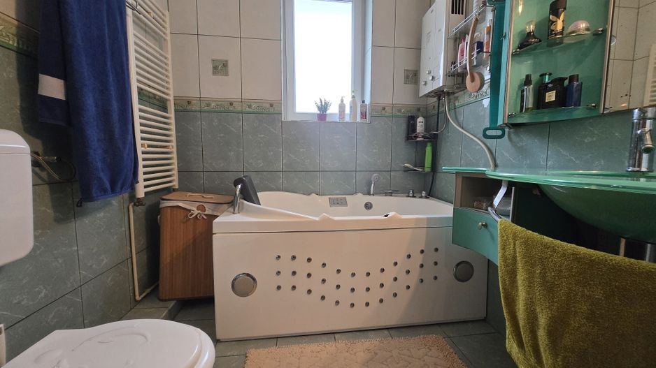 De vanzare-Vila spatioasa cu gradina si foisor-oaza de liniste - Poză 6