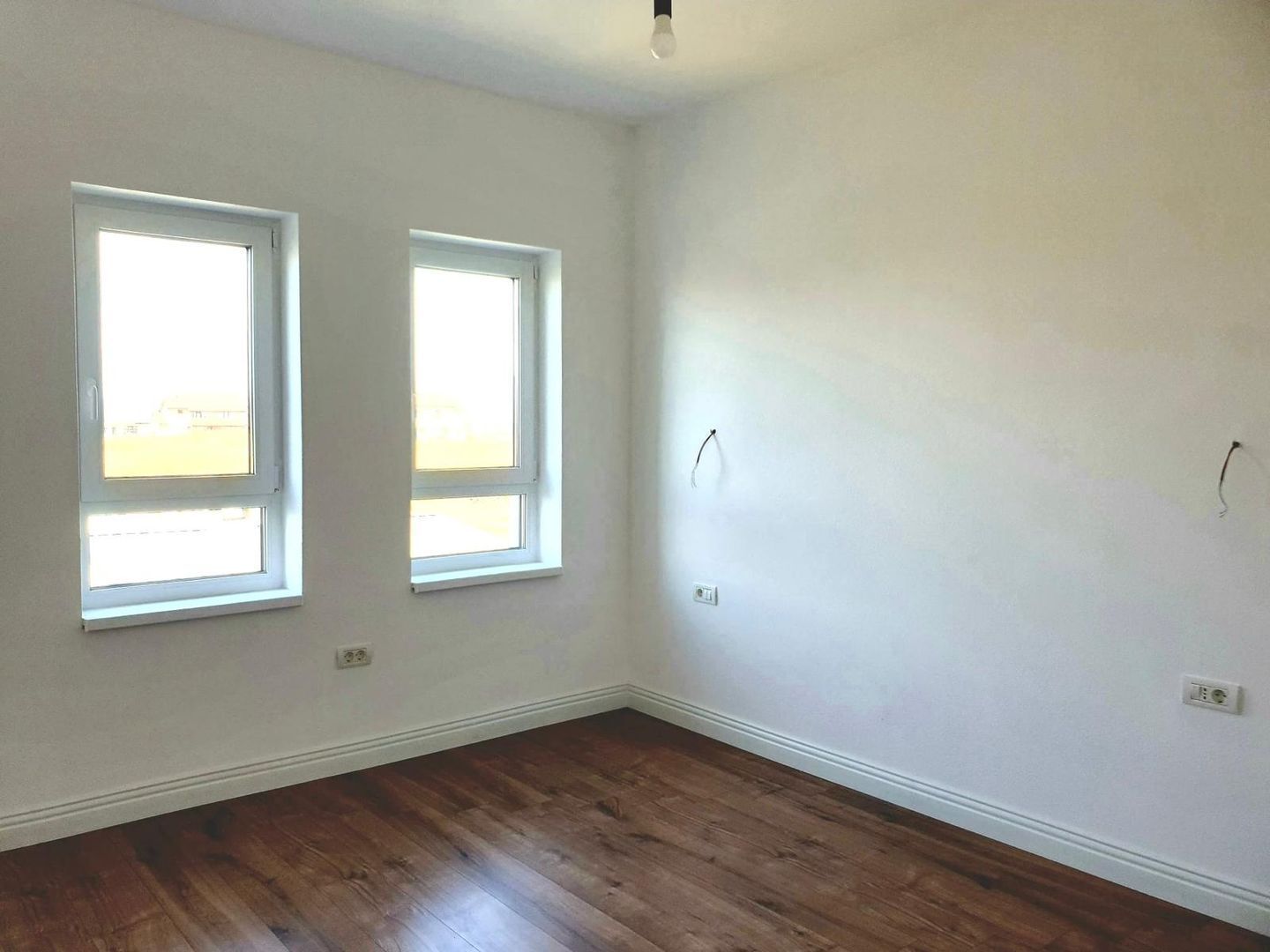 Triplex cu 4 camere,  in vatra satului - toate utilitatile - Sacalaz - Poză 9