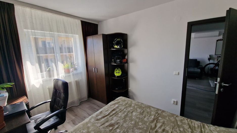 Apartament 3 camere , 2 băi 2 balcoane, Etaj 2, Cartier Turnisor - Poză 4