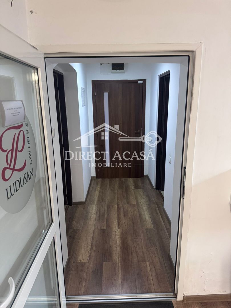 Spatiu birouri ultracentral 3 camere compartimentat 60 mp - Poză 1