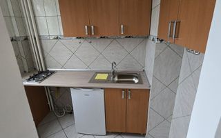 Garsonieră Piata Miniș, etaj 3, mobilată complet, bloc reabilitat - Poză 3