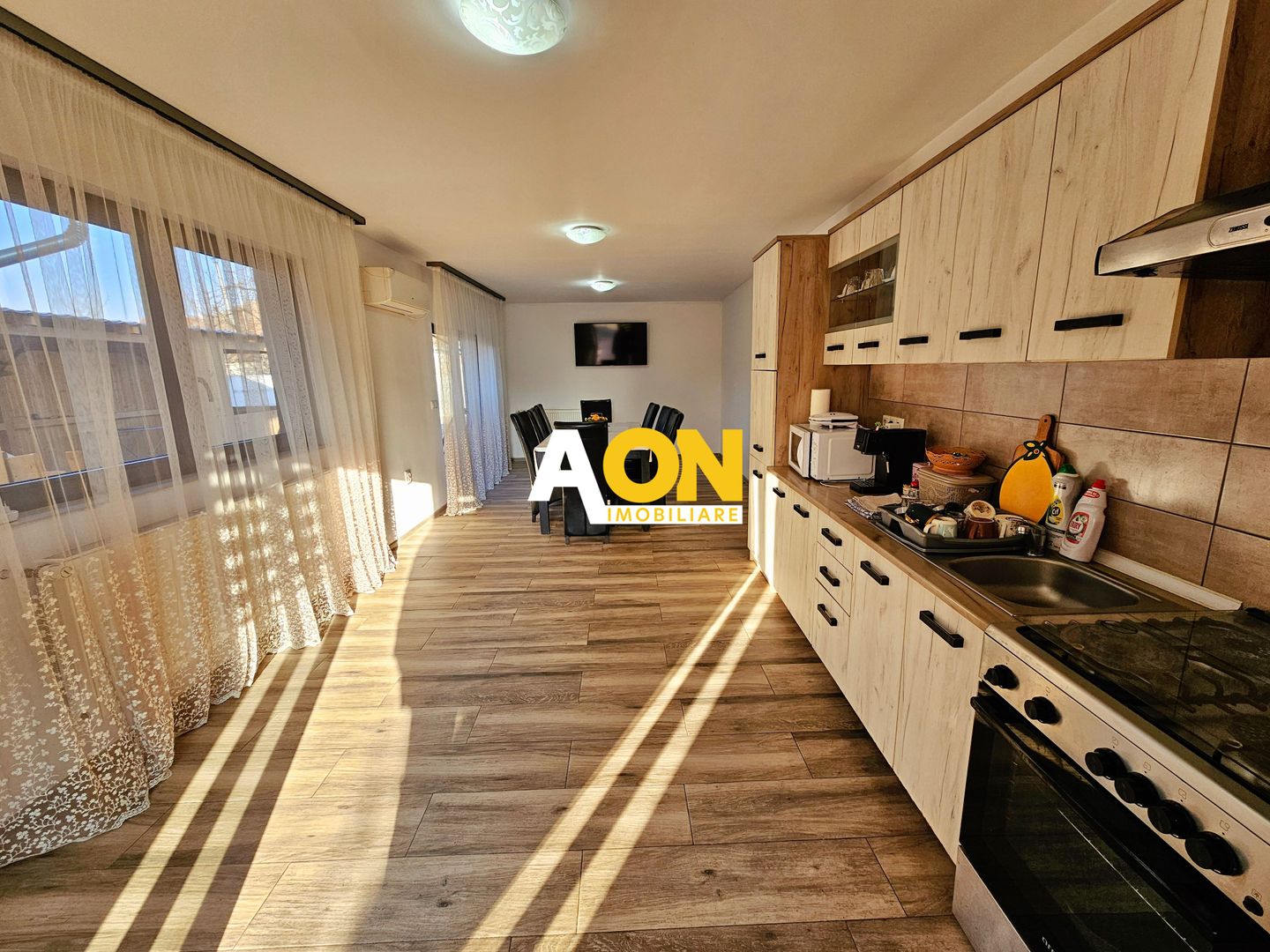 Casă 4 camere, renovată, mobilată, utilată, 410 mp teren, zona Centru - Poză 3