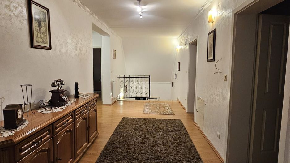 Vila  Oradea zona Iorga 420 mp ,teren 2000 ml - Poză 9