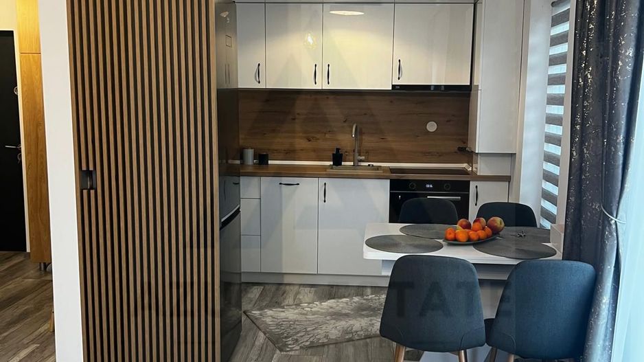 Apartament ultrafinisat 2 camere curte proprie si parcare in Selimbar - Poză 2