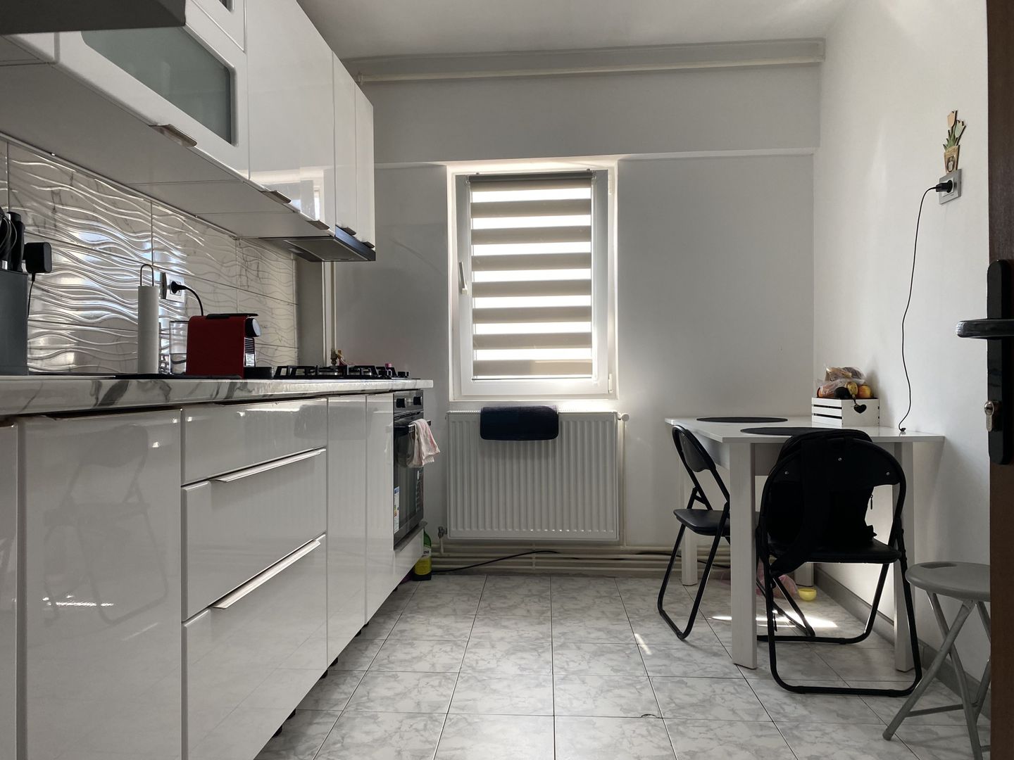 Compartimentare decomandata! Vanzare apartament cu 3 camere-Micro 11 - Poză 8