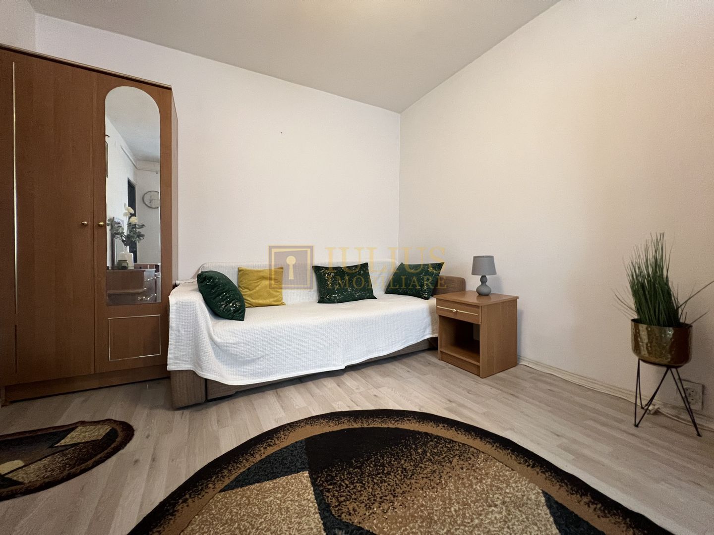 Garsoniera, 4 ap. pe nivel/etaj, conditii moderne. - Poză 6