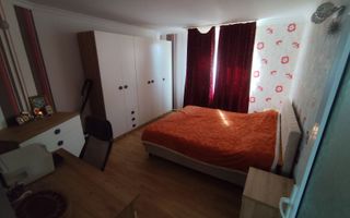 Vilă în Valea Adâncă, 5 camere, la 800 m de Aleea Tudor Neculai – Dormitor la parter - Poză 8