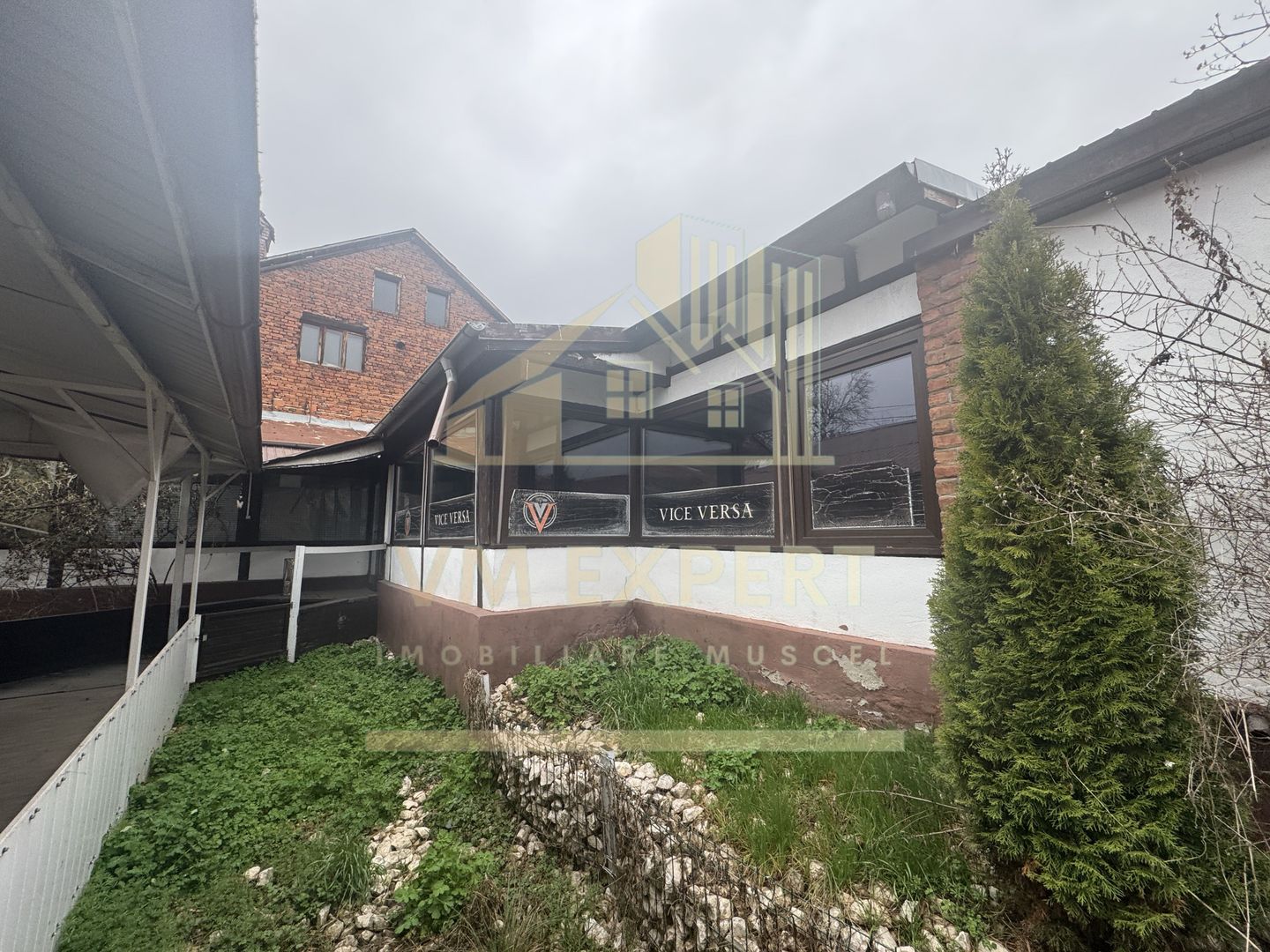 SPATIU COMERCIAL CAMPULUNG ZONA CENTRALA - Poză 15