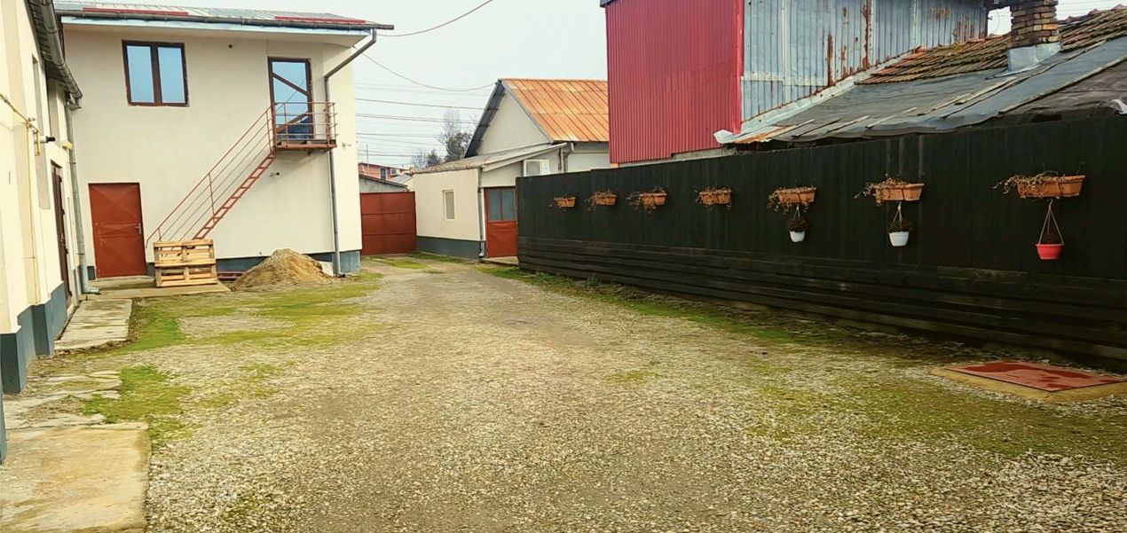 Vila 290mp + 4 spatii comerciale/chiriasi /depozitare, teren 1401 mp, acces DN1 - Poză 26