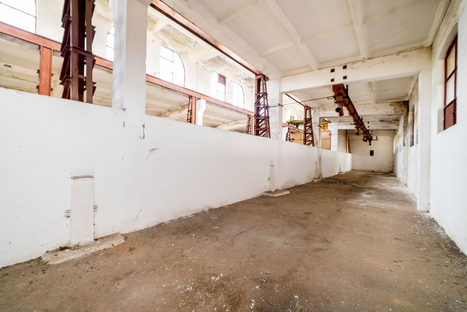 Hală spațioasă în Lipova oportunitate investiție - Poză 3