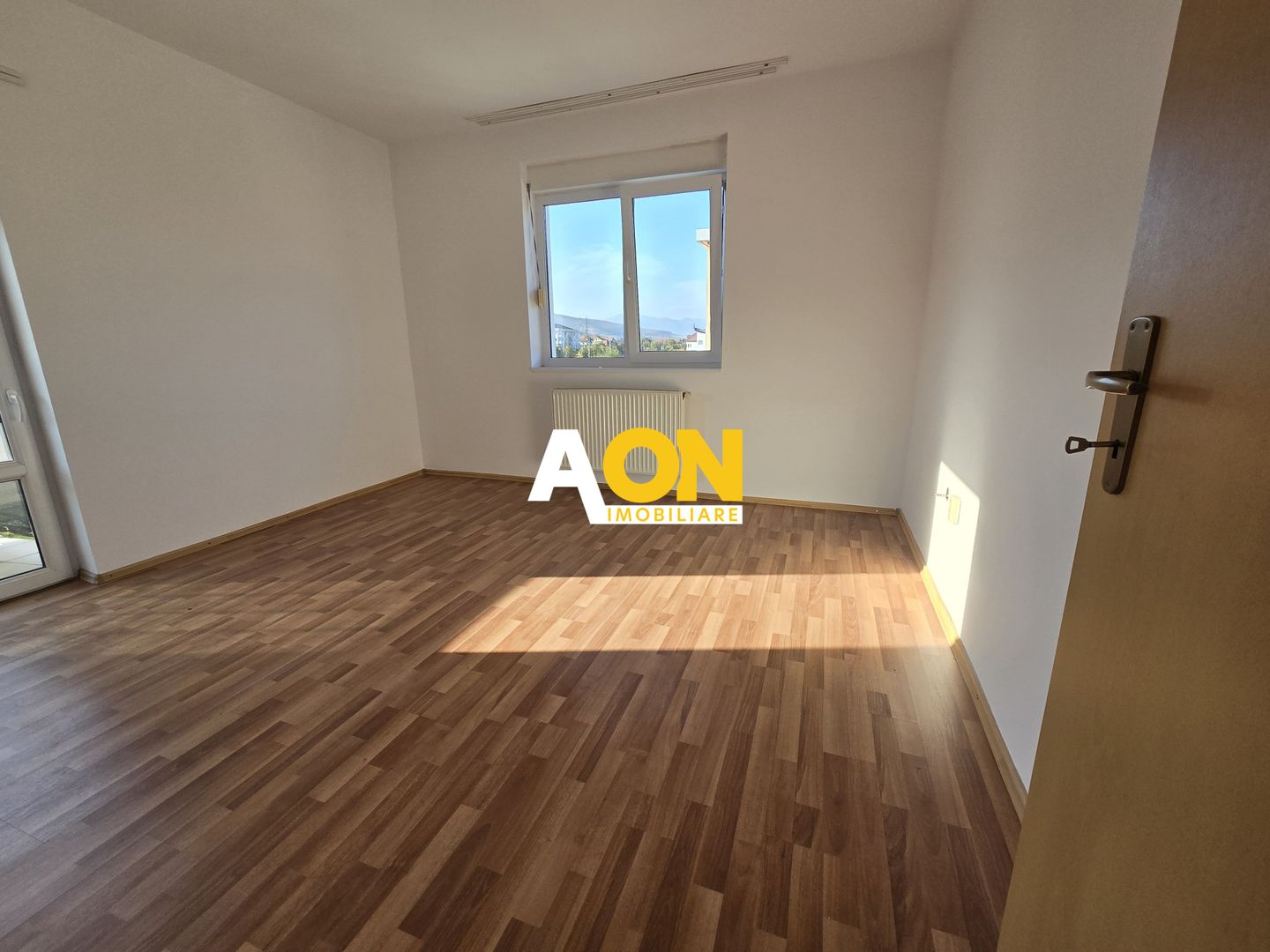 Apartament 3 Camere Decomandat, Zona Cetate, 2 Balcoane - Poză 4