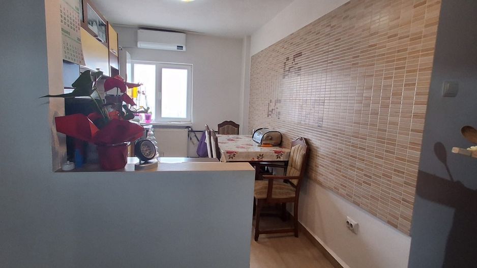 Apartament cu 3 camere de vânzare in Cetate - Poză 5