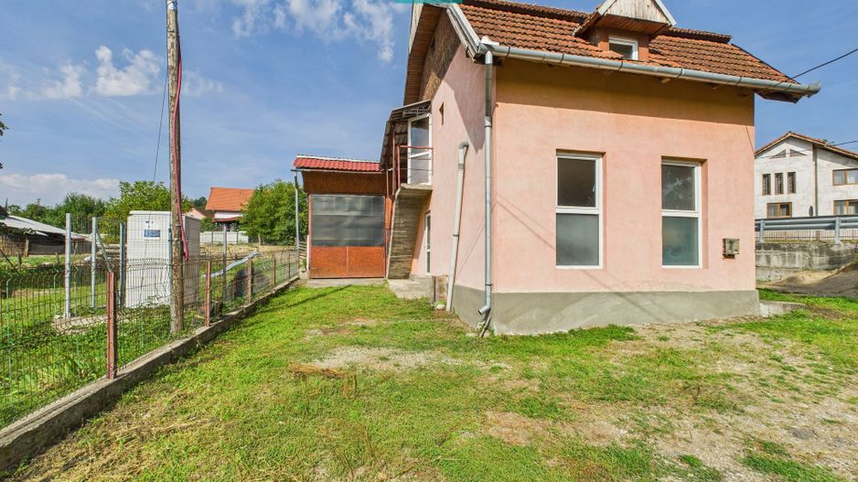 Casă și centru comercial, în localitatea Lazuri - Poză 14