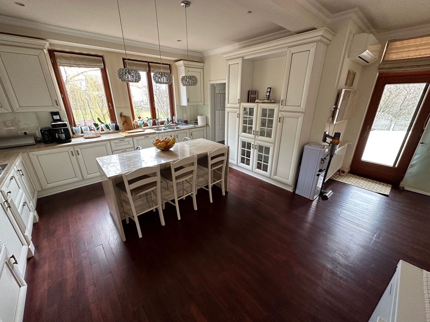 Casa la artera pretabilă Clinica medicala / birouri - Poză 33