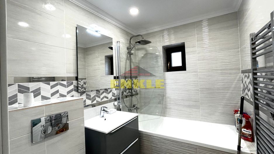 De vanzare apartament cu 3 camere, zona Piata Mare. - Poză 12