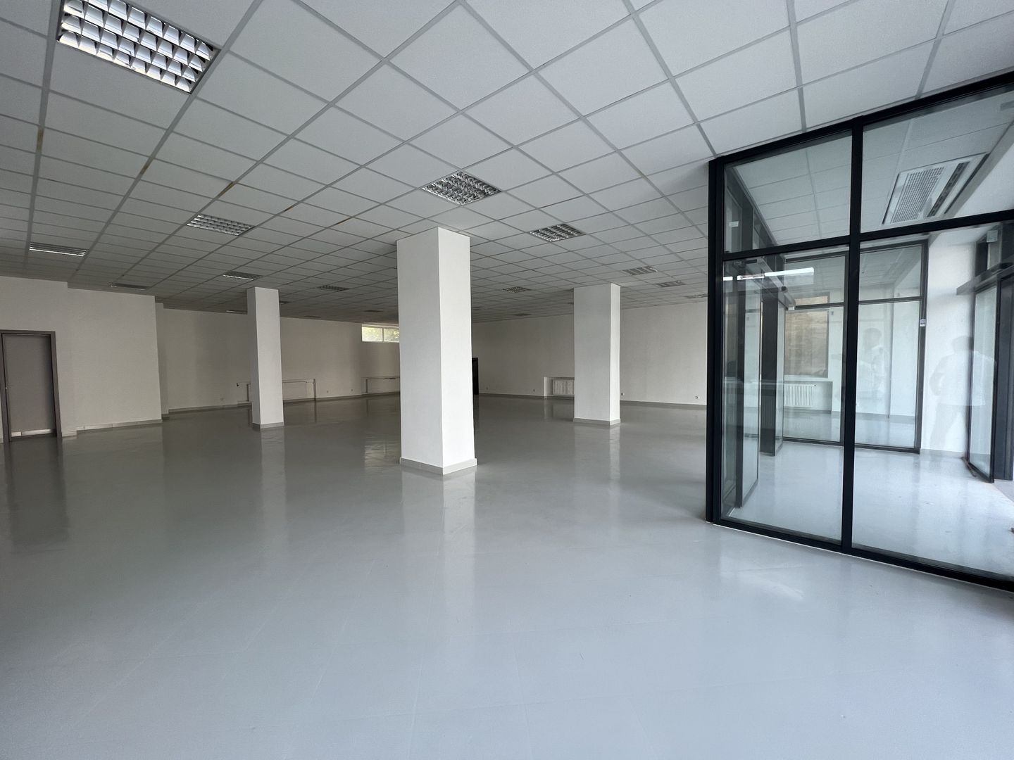 Spatiu comercial mare - Crangasi (aproape de piata, metrou) - Poză 1
