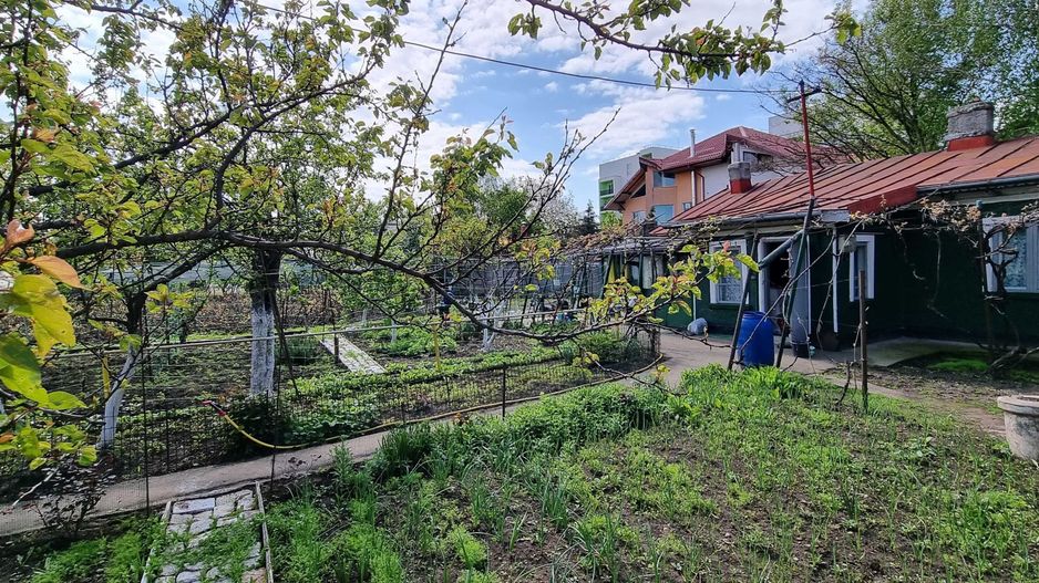 Teren + Casa Demolabila - Poză 1