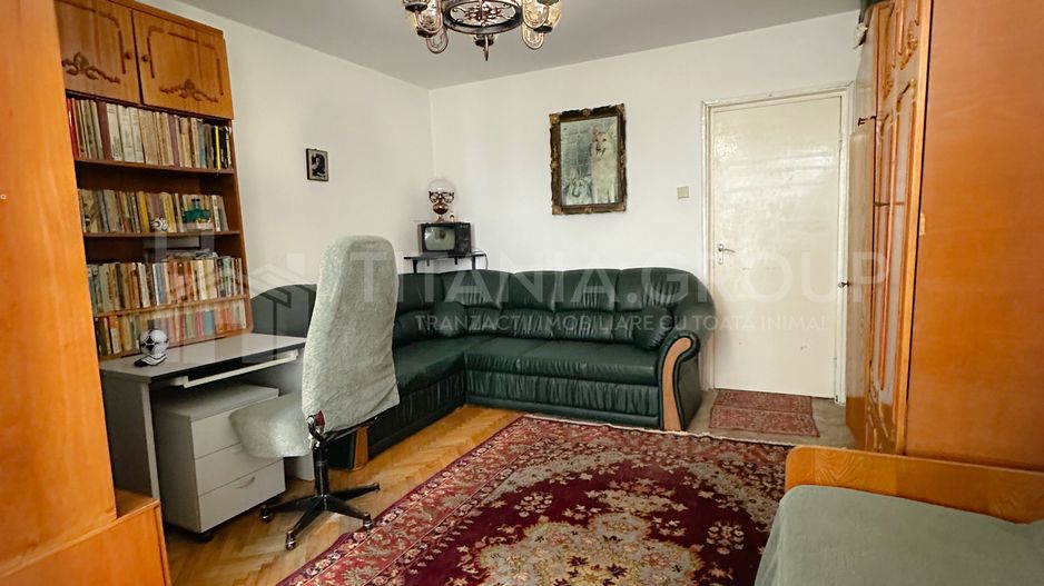 Garsonieră de vânzare în Bd. Victoriei cu vedere spre Tampa - Poză 2