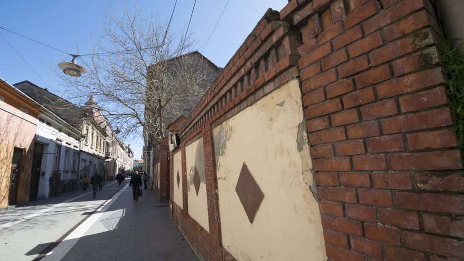 Teren ultracentral 1200mp și construcții - Poză 4